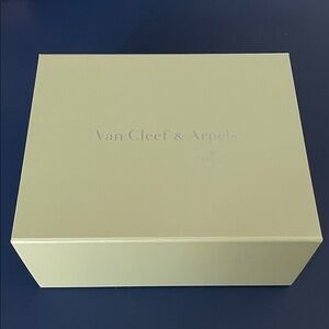 Van Cleef & Arpels Elegant Saffron Green Box